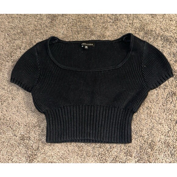 Kendal and Kylie cropped black top - Picture 1 of 5